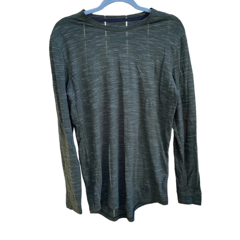 NWOT UNDER ARMOUR MENS FITTED TEE